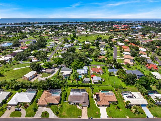 142 2ND AVENUE, Nokomis, FL 34275