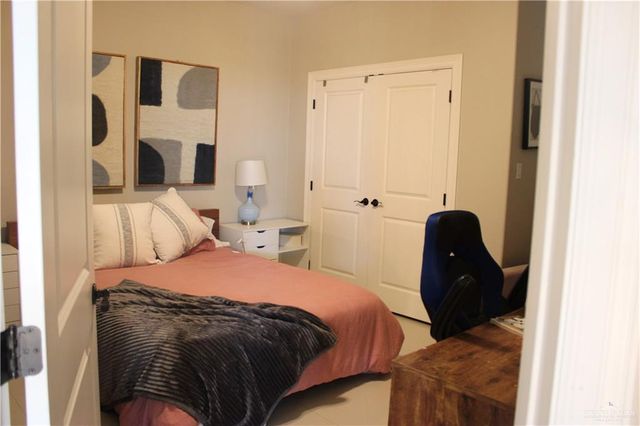 908 W Iroquois Avenue, Pharr, TX 78577