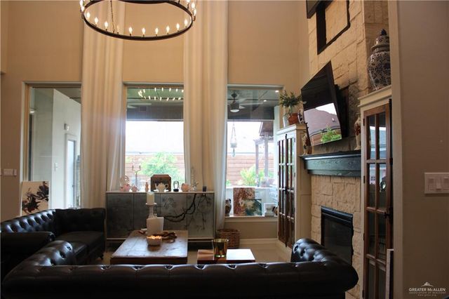 908 W Iroquois Avenue, Pharr, TX 78577