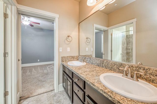 1742 N Broadbent Lane, Clovis, CA 93619