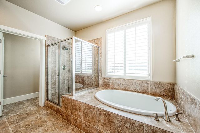 1742 N Broadbent Lane, Clovis, CA 93619