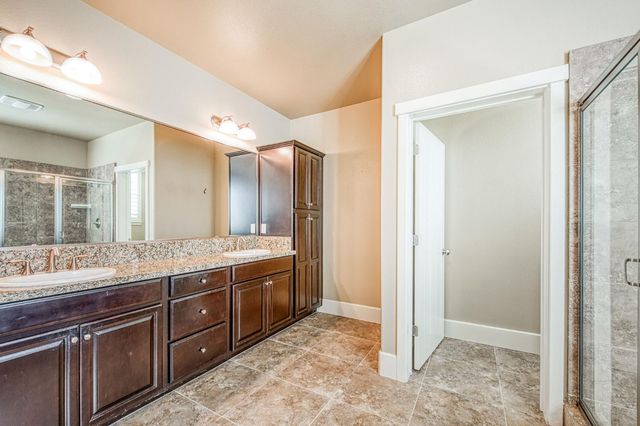 1742 N Broadbent Lane, Clovis, CA 93619