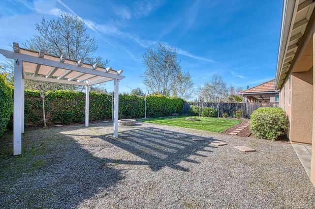 1742 N Broadbent Lane, Clovis, CA 93619