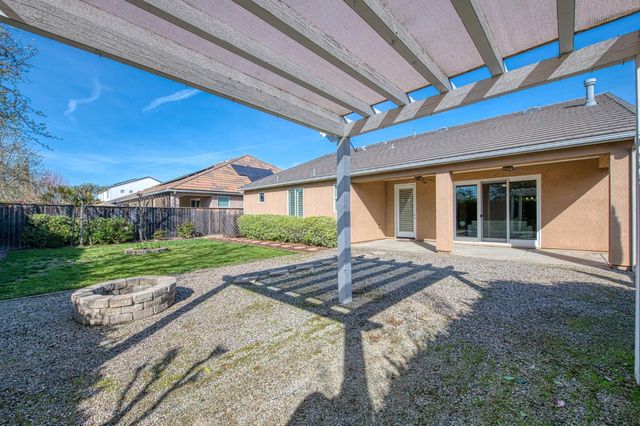 1742 N Broadbent Lane, Clovis, CA 93619