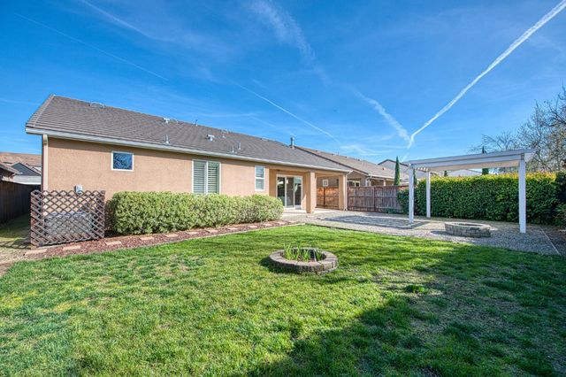 1742 N Broadbent Lane, Clovis, CA 93619