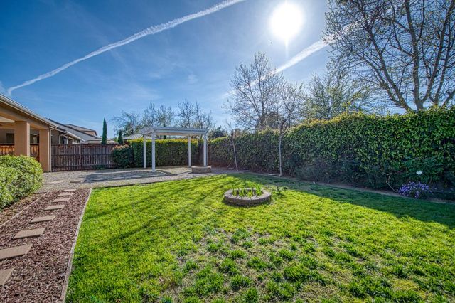 1742 N Broadbent Lane, Clovis, CA 93619