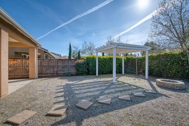 1742 N Broadbent Lane, Clovis, CA 93619