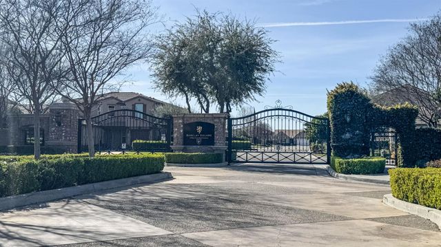 1742 N Broadbent Lane, Clovis, CA 93619