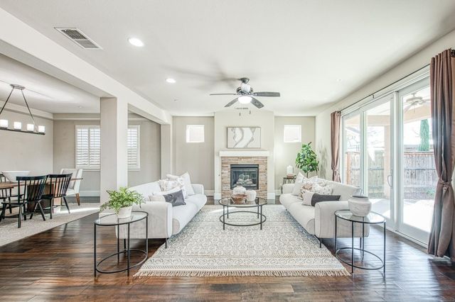 1742 N Broadbent Lane, Clovis, CA 93619