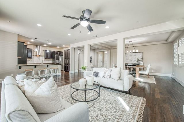 1742 N Broadbent Lane, Clovis, CA 93619