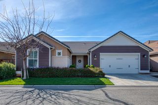 1742 N Broadbent Lane, Clovis, CA 93619