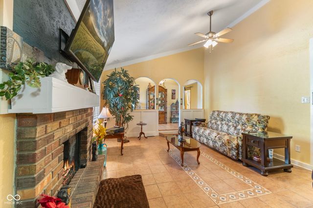 751 Lindenwood Drive, Greenwood, IN 46142