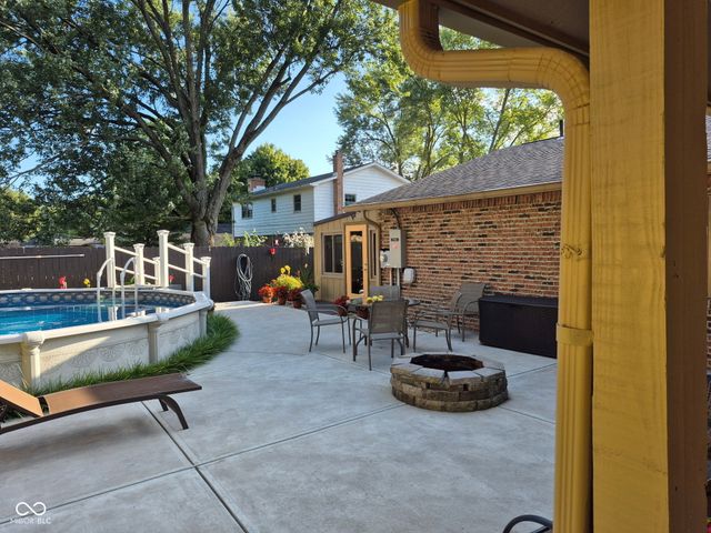 751 Lindenwood Drive, Greenwood, IN 46142