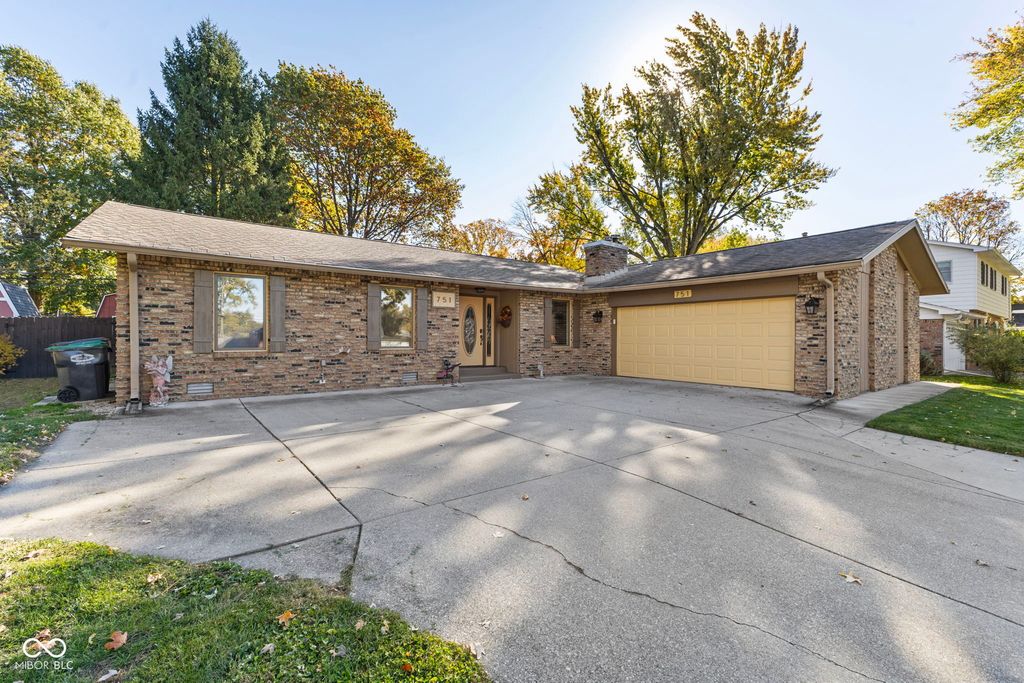751 Lindenwood Drive, Greenwood, IN 46142
