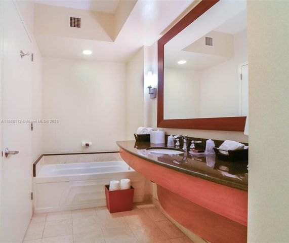 18001 Collins Ave 2910, Sunny Isles Beach, FL 33160