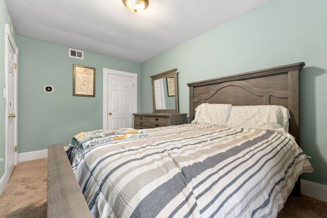 3 Soffron Ln 1, Ipswich, MA 01938