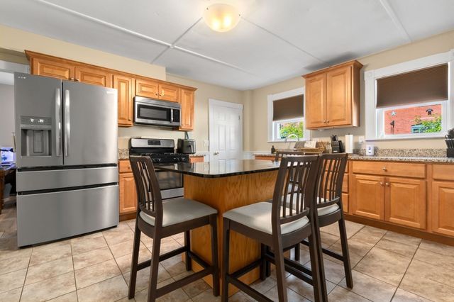 3 Soffron Ln 1, Ipswich, MA 01938