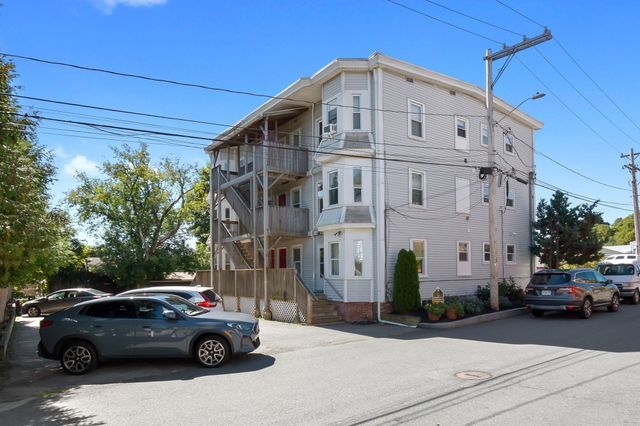 3 Soffron Ln 1, Ipswich, MA 01938