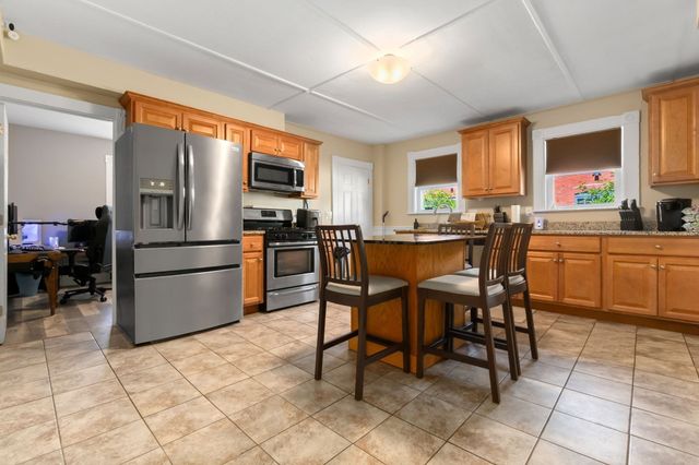 3 Soffron Ln 1, Ipswich, MA 01938