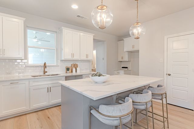 407 Athenia Drive, Fort Worth, TX 76114