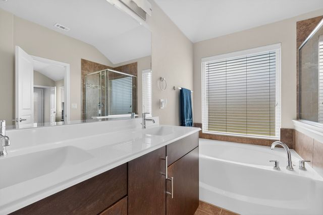 2013 Windsong Drive, Heartland, TX 75126