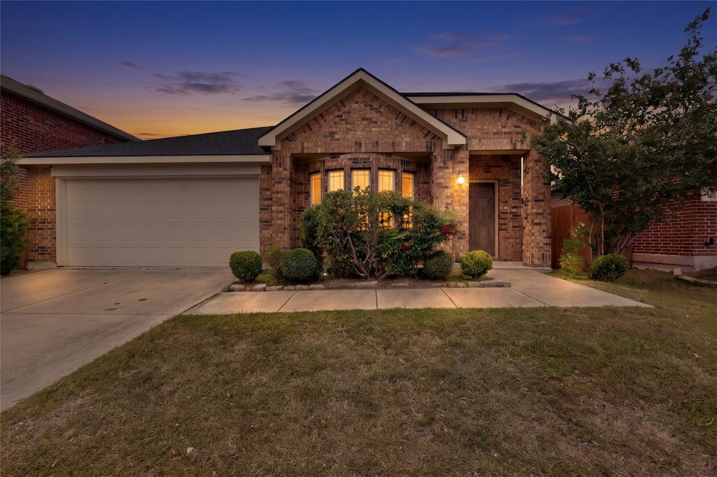 2013 Windsong Drive, Heartland, TX 75126