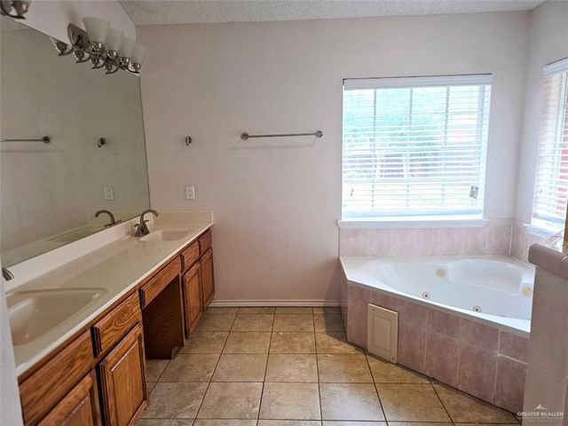 101 E Warbler Avenue, Mcallen, TX 78504