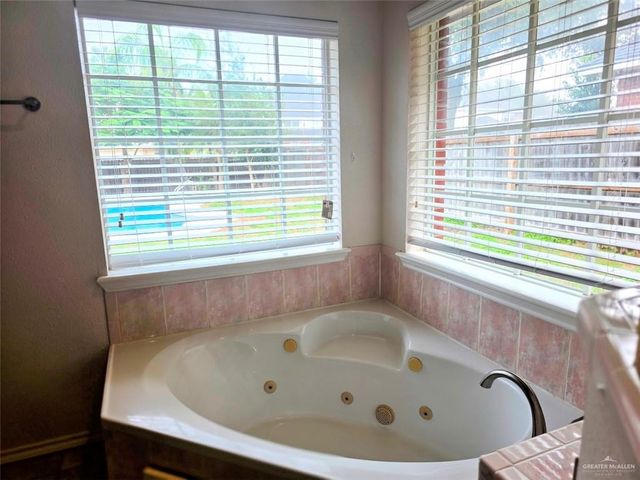 101 E Warbler Avenue, Mcallen, TX 78504