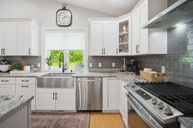 75 Kendall St, Granby, MA 01033