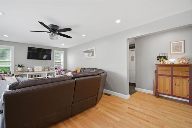 75 Kendall St, Granby, MA 01033