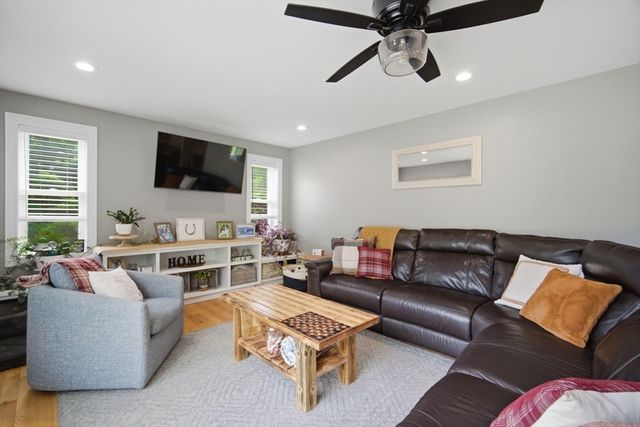 75 Kendall St, Granby, MA 01033