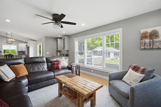 75 Kendall St, Granby, MA 01033