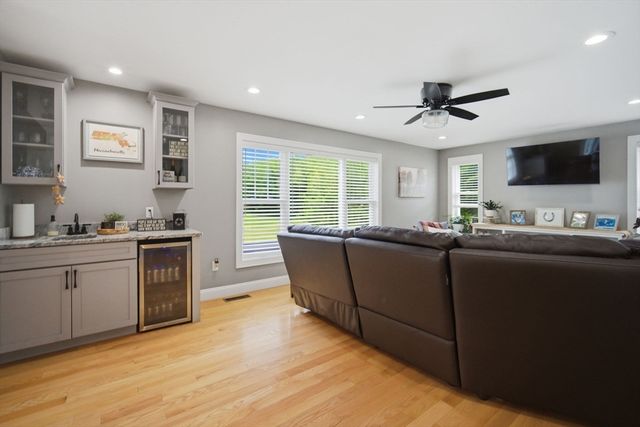 75 Kendall St, Granby, MA 01033