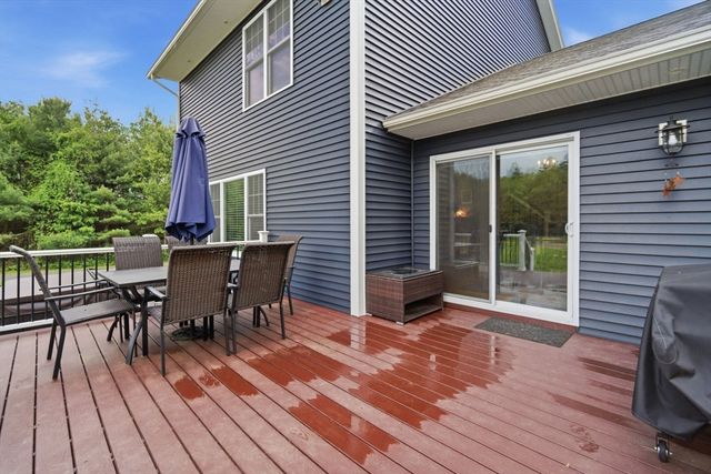 75 Kendall St, Granby, MA 01033