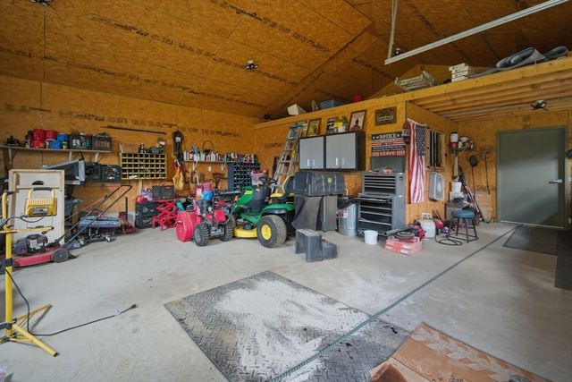 75 Kendall St, Granby, MA 01033
