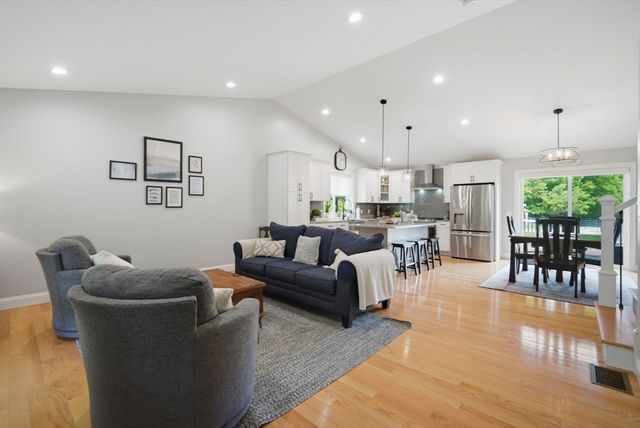 75 Kendall St, Granby, MA 01033