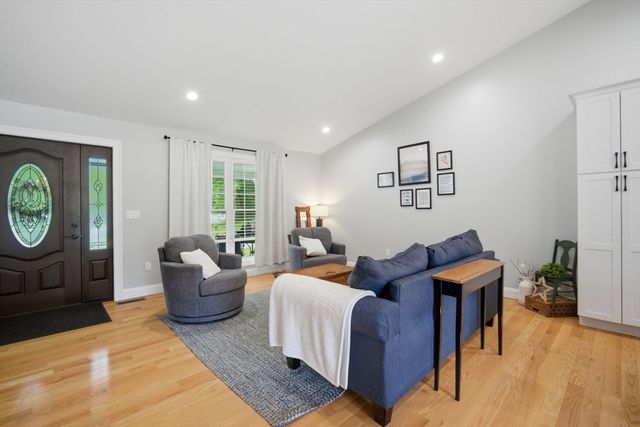 75 Kendall St, Granby, MA 01033