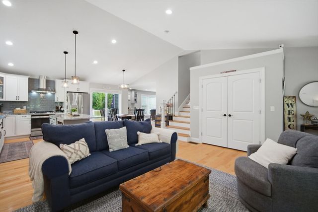 75 Kendall St, Granby, MA 01033