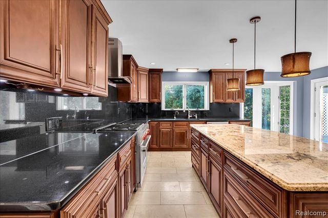 4158 Cherrywood Drive, Troy, MI 48098