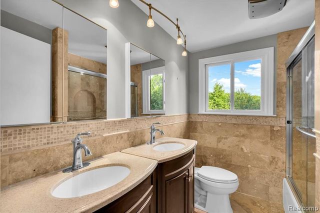 4158 Cherrywood Drive, Troy, MI 48098