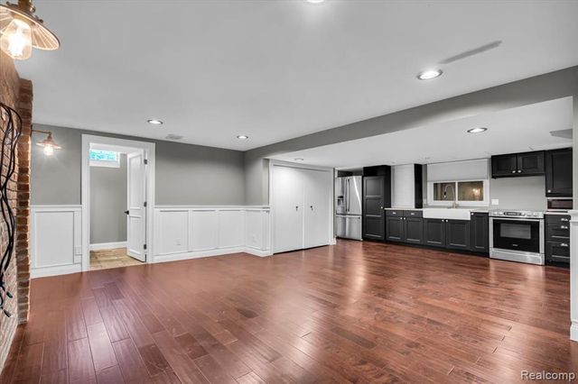 4158 Cherrywood Drive, Troy, MI 48098