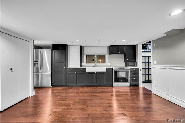 4158 Cherrywood Drive, Troy, MI 48098