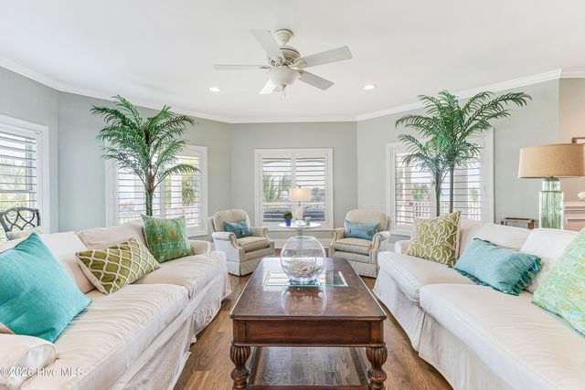 121 SE 67th Street, Oak Island, NC 28465