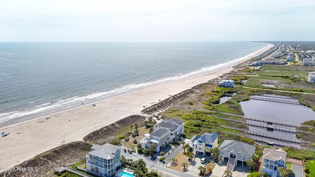 121 SE 67th Street, Oak Island, NC 28465