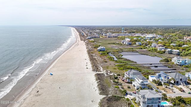 121 SE 67th Street, Oak Island, NC 28465