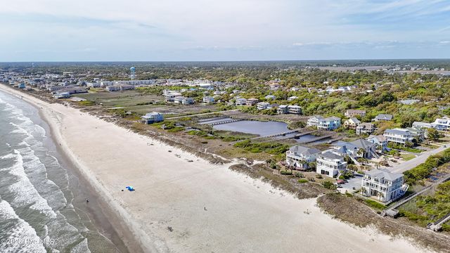 121 SE 67th Street, Oak Island, NC 28465