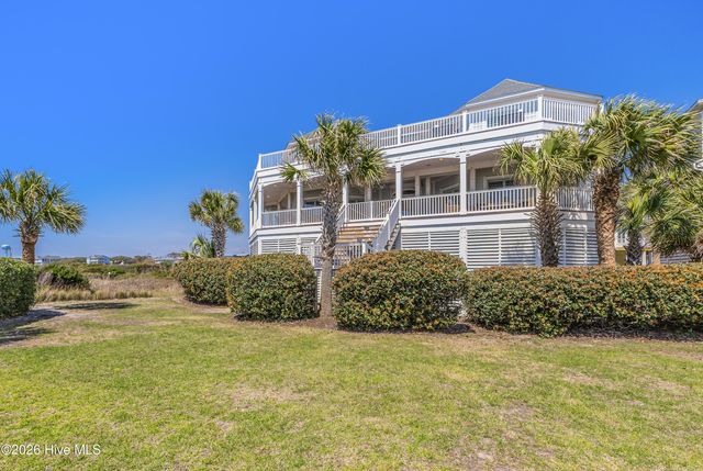 121 SE 67th Street, Oak Island, NC 28465