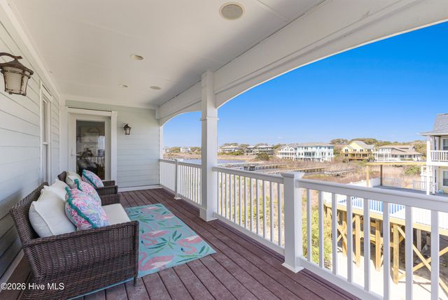 121 SE 67th Street, Oak Island, NC 28465