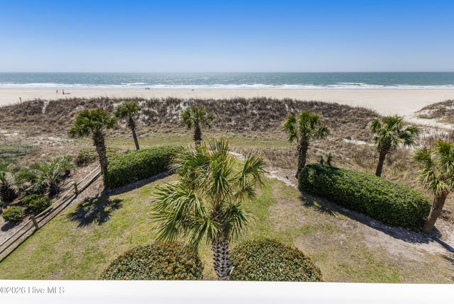 121 SE 67th Street, Oak Island, NC 28465