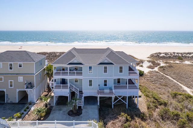 121 SE 67th Street, Oak Island, NC 28465